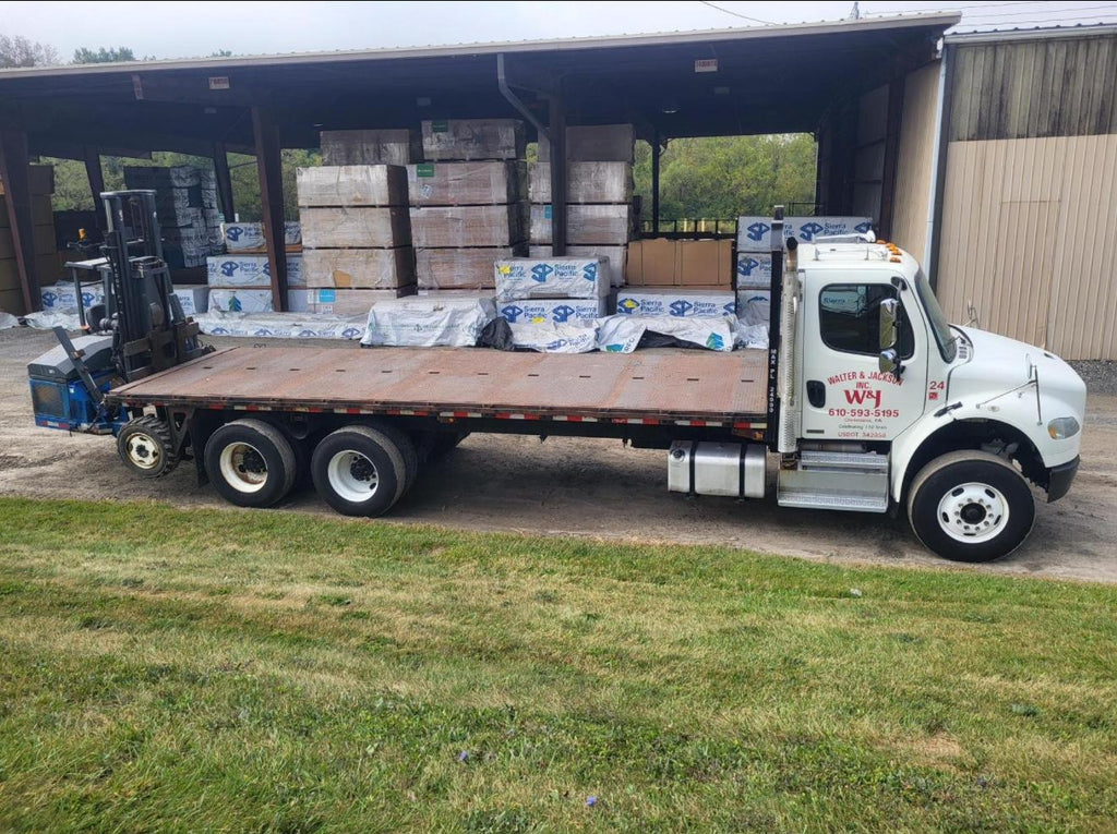 🚛 Camión Plataforma Freightliner M2 2011 + Montacarga Incluido